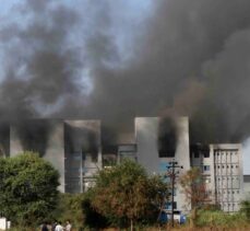 GÜNCELLEME – Hindistan'da dünyanın en büyük aşı üreticisi Institute of India'nın binasında yangın çıktı