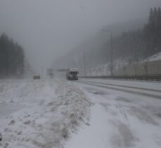 Ilgaz Dağı'nda kar yağışı ve tipi etkili oluyor