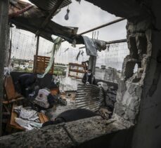 İsrail topçusu Gazze'de bir evi vurdu