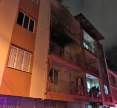 İzmir'de apartmanda çıkan yangında 2 kişi yaralandı
