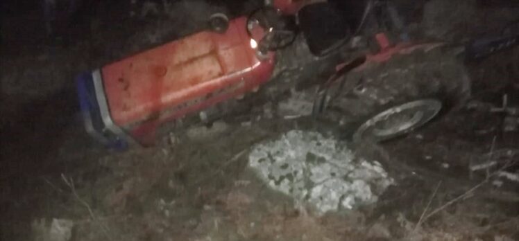 İzmir'de devrilen traktörün altında kalan sürücü yaralandı