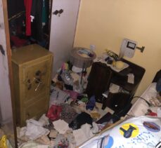 İzmir'de girdikleri evde 4 gün kalıp ziynet eşyalarını çalan şüpheliler tutuklandı