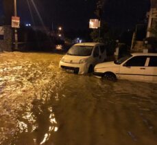 GÜNCELLEME 2 – İzmir'de sağanak, sel ve su baskınlarına neden oldu