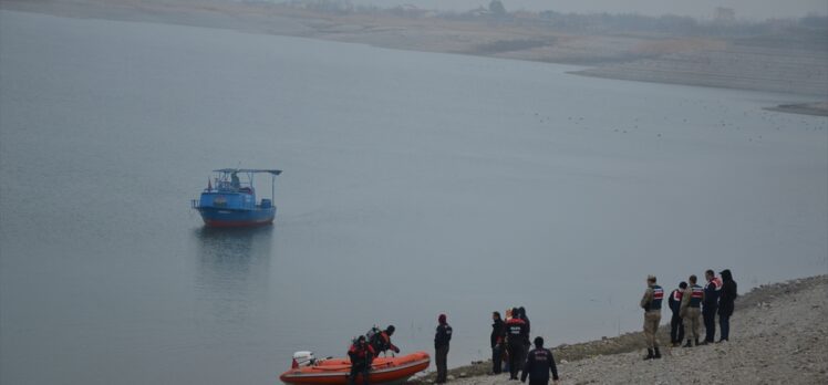 GÜNCELLEME – Karakaya Baraj Gölü'nde balıkçı teknesinin alabora olması sonucu bir kişi öldü