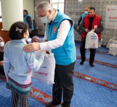 Kayseri'de 500 çocuğa kışlık elbise yardımı yapıldı