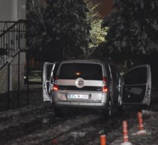 Kayseri'de polisin kovaladığı şüpheliler, kullandıkları aracı bırakıp kaçtı