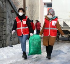 Kış kenti Ağrı'da ihtiyaç sahiplerinin evleri Kızılay'ın kömür yardımlarıyla ısınıyor