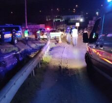 Kocaeli'de dereye devrilen otomobil sürücüsü yaralandı