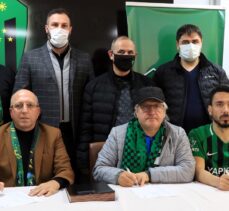 Kocaelispor, teknik direktör Mustafa Reşit Akçay ve 4 futbolcuyla sözleşme imzaladı