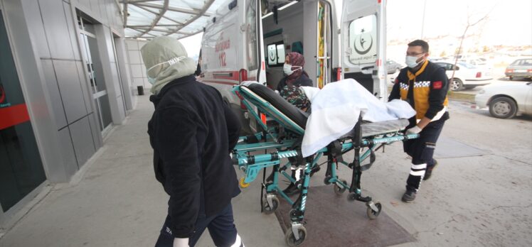 Konya'da parlayan sobadan odaya dolan dumandan etkilenen nine hastaneye kaldırıldı