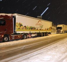 Bursa ve Kütahya'da kar yağışı, şehirler arası ulaşımda aksamalara neden oldu