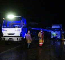 Mersin'de devrilen tırın sürücüsü yaralandı
