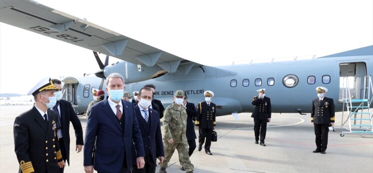 Milli Savunma Bakanı Akar, Deniz Kuvvetlerinin yeni uçağında inceleme yaptı