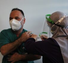 Muğla, Burdur ve Isparta'da sağlık çalışanlarına CoronaVac aşısı uygulanmaya başlandı