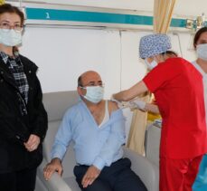 Muğla'nın turistik ilçelerinde sağlık çalışanlarına CoronaVac aşısı uygulanıyor