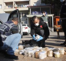 Osmaniye'de otomobilin paspasının altına gizlenmiş 31 kilo 100 gram esrar bulundu
