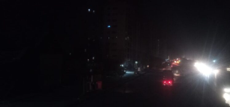 GÜNCELLEME –  Pakistan’da birçok şehirde elektrik kesintisi yaşanıyor