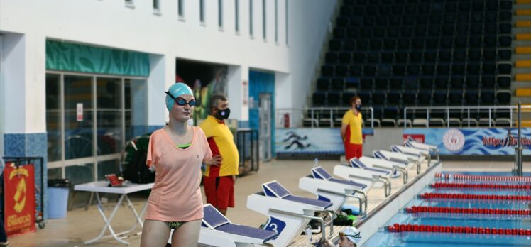 Paralimpik milli yüzücüler Sevilay Öztürk ve Sümeyye Boyacı, Trabzon'da kamp yapıyor