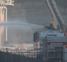 GÜNCELLEME – Şanlıurfa'da lojistik deposunda çıkan yangına müdahale ediliyor