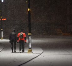 Sivas-Kayseri kara yolu kar nedeniyle ulaşıma kapandı