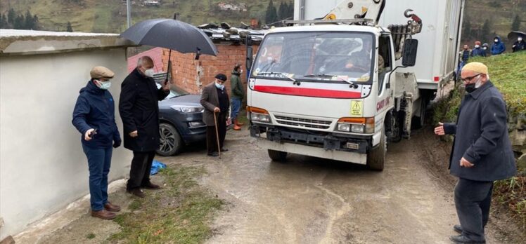 Trabzon'un Araklı ilçesinde evleri yanan vatandaşlar konteynerlere yerleştiriliyor