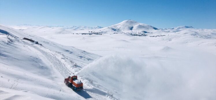 Van'da kardan kapanan 61 yerleşim yerinin yolu ulaşıma açıldı