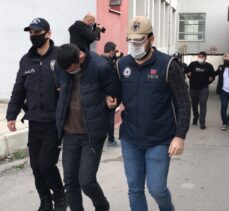 Adana'da terör örgütü El Kaide'ye yönelik operasyonda yakalanan 6 zanlıdan 5'i tutuklandı