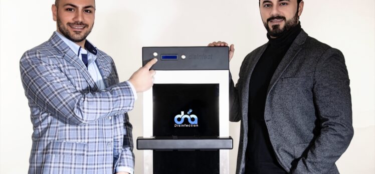 Almanya'da Türk gençleri, dokunmatik ekranlarda koronavirüsü yok eden cihaz geliştirdi