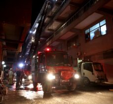 Bayrampaşa'da plastik atölyesinde çıkan yangın hasara neden oldu