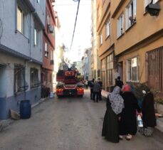 Bursa'da bir atölyede çıkan yangında üst katlardaki 5 kişi dumandan etkilendi