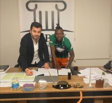 Akhisarspor, 4 futbolcuyla sözleşme imzaladı