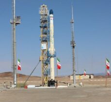 İran yeni yerli uydu taşıyıcısı Zülcenah'ı test etti