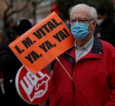 İspanya'da sendikalar, asgari ücret artışı, emekli ve işçi haklarında yeni yasa talebiyle eylem yaptı