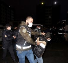 İstanbul merkezli uyuşturucu operasyonunda yakalanan 45 şüpheli adliyede