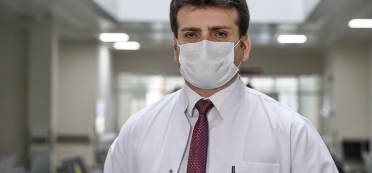 İstanbul'da sağlık çalışanlarına ikinci doz CoronaVac aşısı uygulanmaya başladı