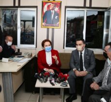 İYİ Parti Genel Başkanı Meral Akşener'den taksi durağı ziyareti