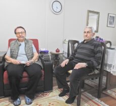 İzmir'de 80 yaşlarındaki çifti evinde darbeden iki kişi, çiftin ziynet eşyalarını çaldı