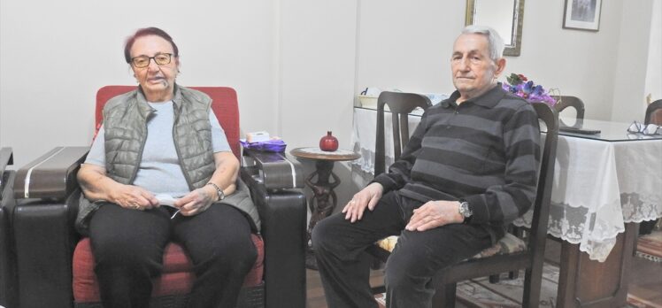 İzmir'de 80 yaşlarındaki çifti evinde darbeden iki kişi, çiftin ziynet eşyalarını çaldı
