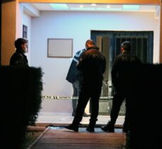 İzmir'de evinin önünde silahlı saldırıya uğrayan kişi yaralandı