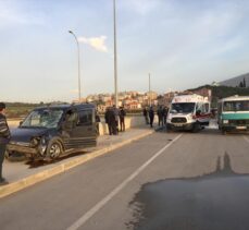 İzmir'de motosiklet ile hafif ticari araç çarpıştı: 2 yaralı