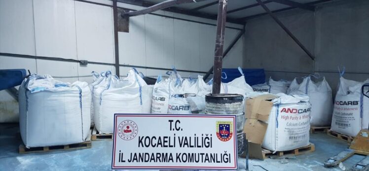 Kocaeli'de kaçak tarım ilacı üretilen çiftlikte 18 düzensiz göçmen yakalandı