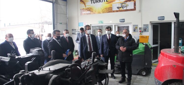 Milli Eğitim Bakan Yardımcısı Özer Bursa'da TOGG için teknik eleman yetiştirecek liseyi ziyaret etti
