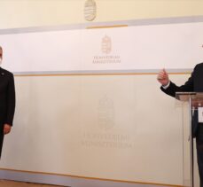 Milli Savunma Bakanı Akar, Macaristan Savunma Bakanı Benko ile baş başa görüştü