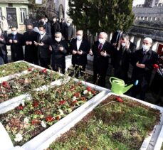 Necmettin Erbakan'ın mezarını ziyaret eden TBMM Başkanı Mustafa Şentop: