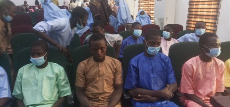 Nijerya'da 17 Şubat'ta kaçırılan 27 öğrenciyle 15 sivil serbest bırakıldı