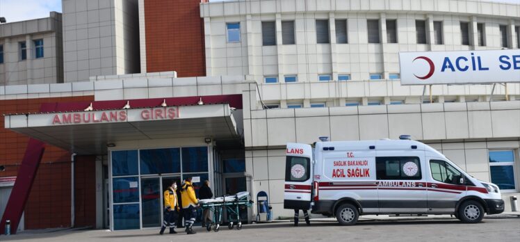 Sivas'ta iki kardeş doğal gaz zehirlenmesi şüphesiyle hastaneye kaldırıldı