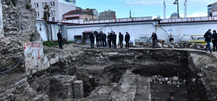 Trabzon Büyükşehir Belediye Başkanı Zorluoğlu Roma dönemine ait sur ve hendek duvarında incelemede bulundu