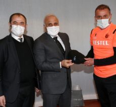 Trabzon Büyükşehir Belediye Başkanı Zorluoğlu'ndan Trabzonspor Teknik Direktörü Avcı'ya ziyaret