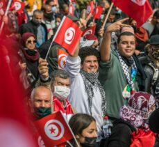 Tunus'ta Nahda Hareketinin “ulusal birlik” temalı yürüyüş çağrısıyla binlerce kişi sokağa indi