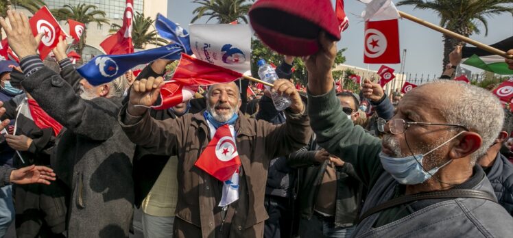 Gannuşi, Tunus'taki yürüyüşü, 10 yıl önceki devrim gösterilerine benzetti